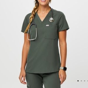 Figs 1 pocket Catarina scrub top- moss